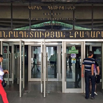 Вход в вестибюль станции Площадь Республики