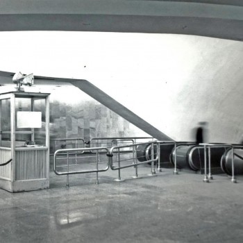 1987 год. Турникеты расположены в левой части вестибюля