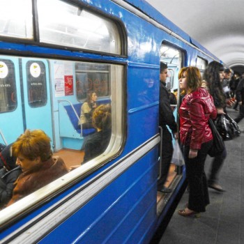 Посадка и высадка пассажиров на станции «Еритасардакан»