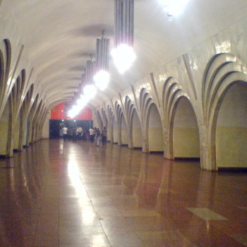 Перронный зал станции