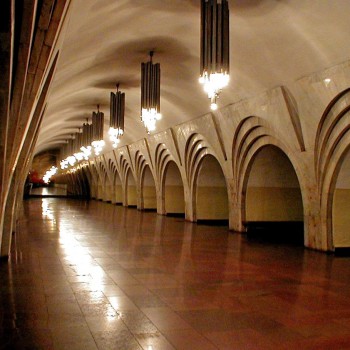 Перронный зал станции